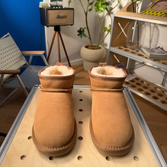 UGG Classic Ultra Mini Boots - Picture 2 of 6